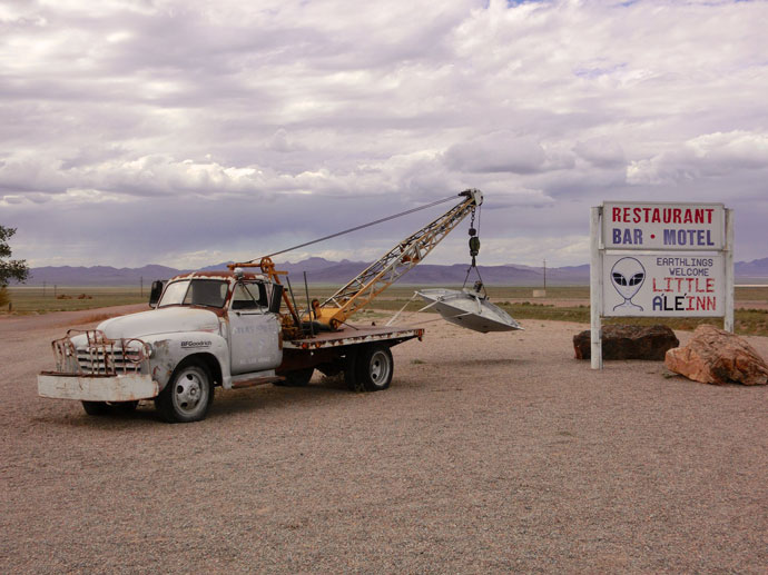 extrateresstrial_highway_roadtrip_2012-12