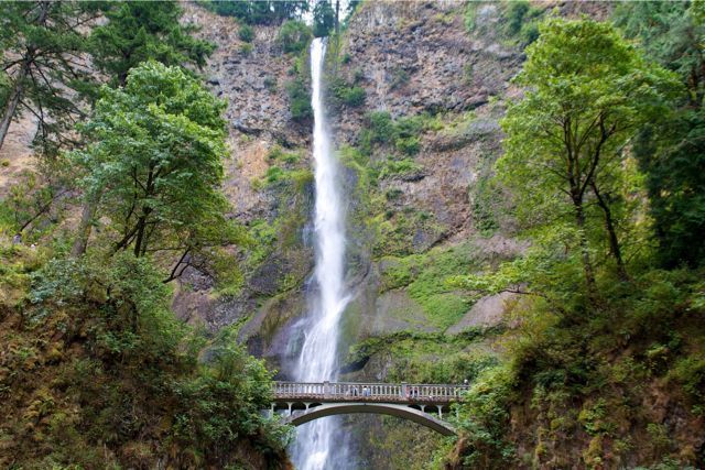 Multnomah Falls og Stonehenge