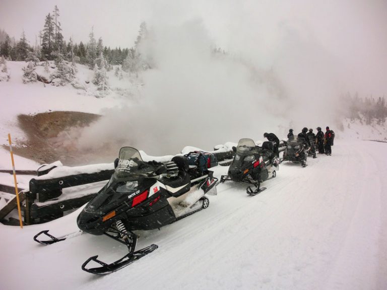 Yellowstone snescooter tur, bison og nytårsaften – dag 2